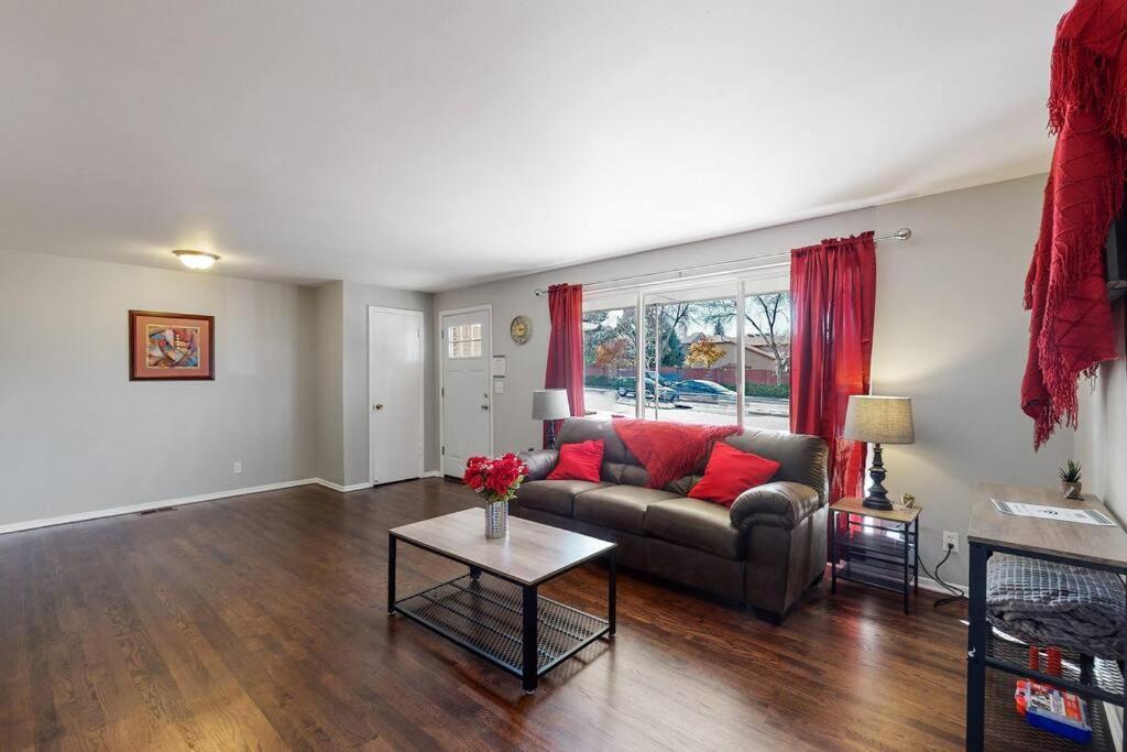 Large Remodeled Home With 5 Bedrooms 4 King Bed Centennial Kültér fotó